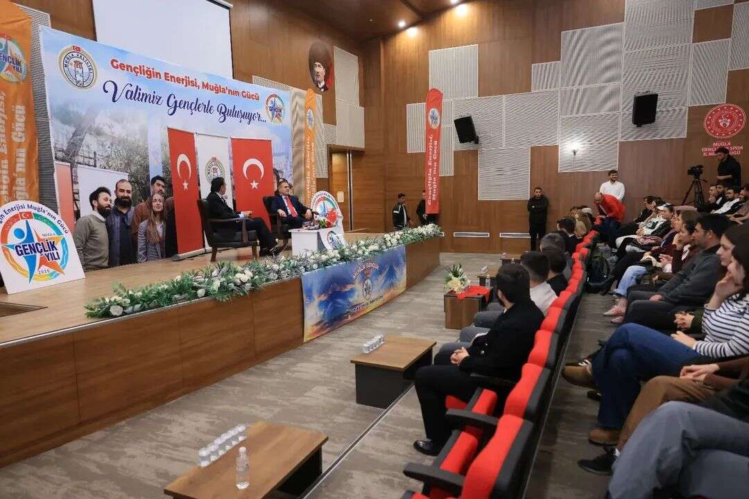 Vali Akbıyık Gençlere Verdiği Sözü Tuttu: Yurtlarda İnternet Sorunu Çözüldü 3